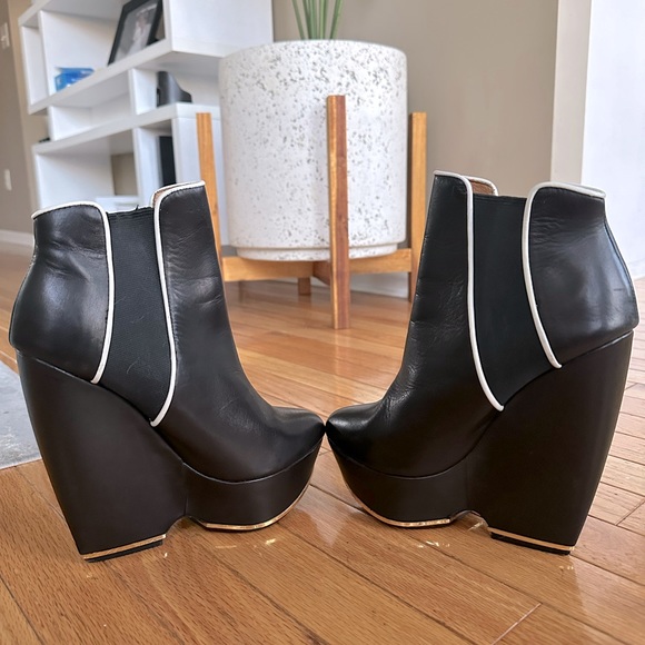 L.A.M.B DIVA WEDGE platform booties - Picture 3 of 4